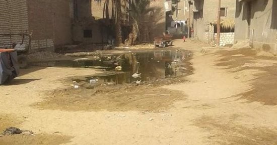 صور.. قرية البرانقة فى بنى سويف بدون صرف صحى والمياة تغرق المنازل
