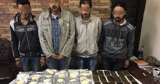 مكافحة المخدرات تضبط 4 عاطلين قبل ترويجهم كيلو هيروين بدار السلام