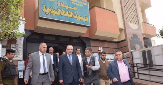صور .. محافظ بنى سويف يطمئن على مبنى عيادة التأمين الصحى الشاملة