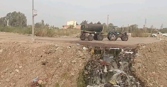 صور.. أهالى 5 قرى بالشرقية يشكون تعطل مشروع الصرف الصحى