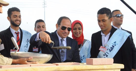 صور.. الرئيس السيسي يضع حجر أساس المرحلة الثانية من مشروع "بركة غليون"