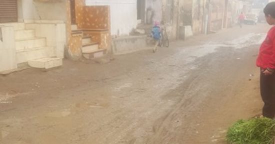 شكوى من طفح مياه المجارى فى كفر عامر بالقليوبية منذ 6 أشهر.. صور