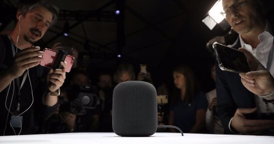 بعد خضوعه للاختبار.. جهاز أبل HomePod يجيب عن 52٪ من الأسئلة بشكل صحيح