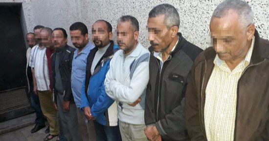 صور.. مباحث الإسكندرية تضبط مقهى للعب القمار فى باكوس بالإسكندرية