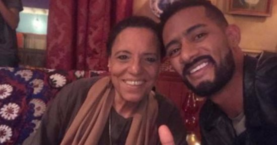 محمد رمضان ينشر صورة للفنانة عارفة عبد الرسول معلقاً: "أم بدر الديزل"