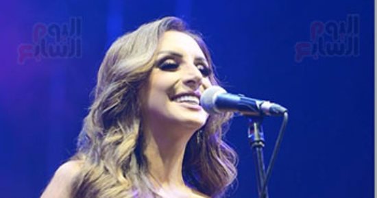 أنغام تطلب من جمهورها اختيار الأغانى فى حفلها بالرياض