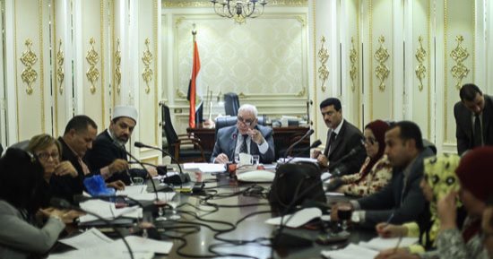 "دينية البرلمان" توصى باعتبار التربية الدينية مادة أساسية بالتعليم