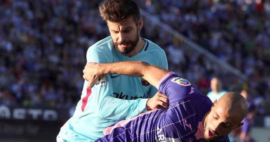 شاهد.. بيكيه يتهكم على حكم برشلونة وليجانيس
