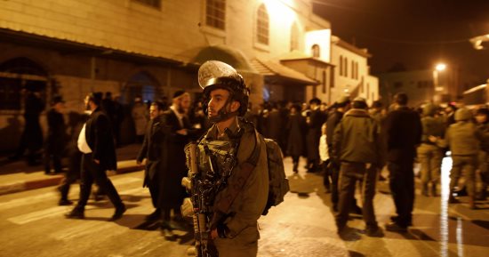 مواجهات بين الفلسطينيين والاحتلال الإسرائيلى بمخيم العروب شمال الخليل