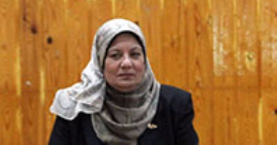 "التعليم" تشكل لجنة للوقوف على واقعة حريق أتوبيس داخل مدرسة بالنزهة