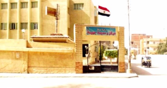 صور.. محافظ سوهاج يحيل العاملين بمستشفى الحميات والمركزى بجهينة للتحقيق