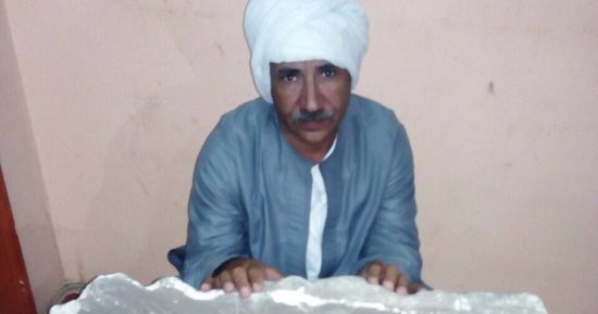 صور.. الداخلية تضبط آثار فرعونية بحوزة فلاح فى المنيا 