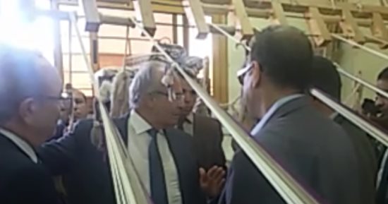 وزير التنمية المحلية لمسؤلى مشغل: هشترى 10 نول شهريا بشرط البنات تشتغل