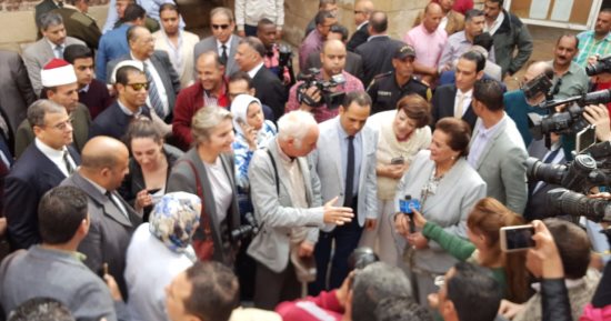 صور.. حفيد شامبليون يشهد احتفالية "رشيد محل ذاكرة" بالبحيرة.. المحافظ: الاحتفالية لوضع مدينة رشيد تحت مظلة اليونسكو.. والحفيد يزور قلعة قايتباى ويطالب العالم بأن تكون رشيد متحفا مفتوحا للإنسانية