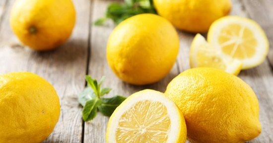أضرار الليمون عديدة منها الإصابة بارتجاع المرىء وتسوس الأسنان