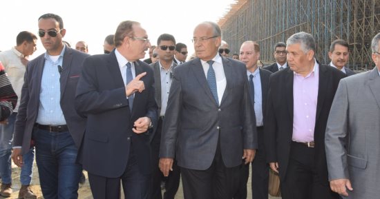 محافظ بنى سويف ووزير التنمية المحلية يتفقدان سير العمل بمشروع محور عدلى منصور