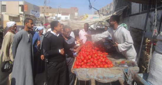صور.. تحرير 120 محضر متنوع فى حملة إزالة الإشغالات بمدينة إسنا