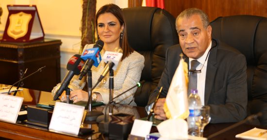 وزيرا والتموين والاستثمار يوقعان بروتوكول لربط السجل التجارى بهيئة الاستثمار