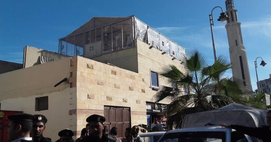 صور .. إزالة تعديات جمعية أصحاب السفن على حرم قلعة قايتباى بالإسكندرية