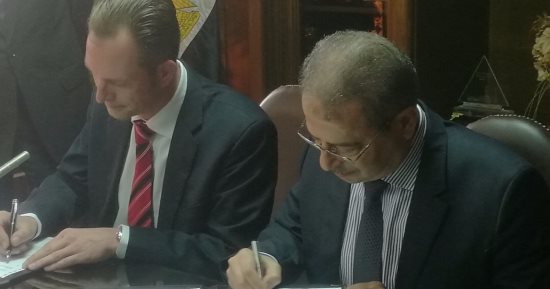 الكهرباء توقع عقدا مع شركة ألمانية لتوريد طلمبات لمحتطى غرب القاهرة و أسيوط