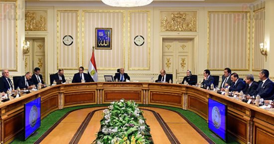 صور.. بدء لقاء رئيس الوزراء بعدد من مستثمرى قطاع السياحة 