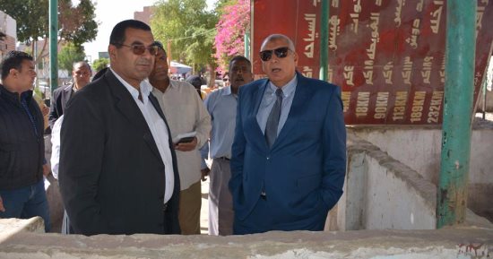 صور.. محافظ الوادى الجديد يتفقد سوق البساتين القديم بالخارجة