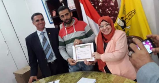 وكيلة تعليم شمال سيناء تكرم أسرة المدرسة الزخرفية بالعريش