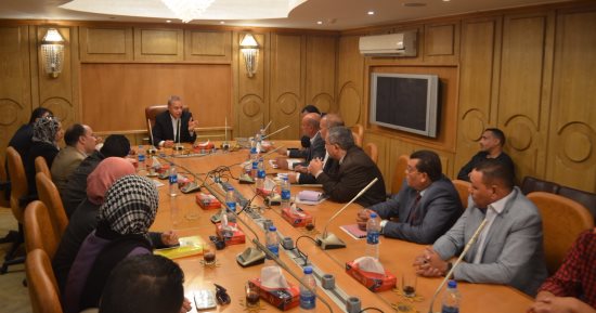 محافظ قنا: إقامة مصانع جديدة بالمنطقة الصناعية فى "هو"