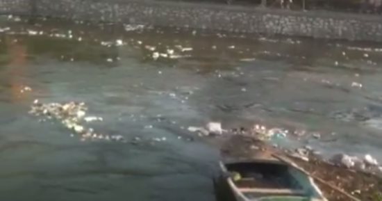 قارئ يشكو انتشار المخلفات فى بحر مويس بمنيا القمح 