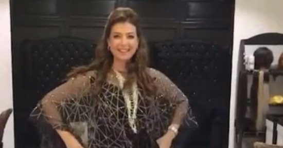 فيديو.. منال سلامة تستعرض فستانها فى مهرجان القاهرة السينمائى بـ "سلو موشن"