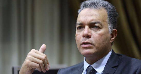 وزير النقل يستعرض مع مستثمرين بريطانيين مشروعات السكك الحديدية