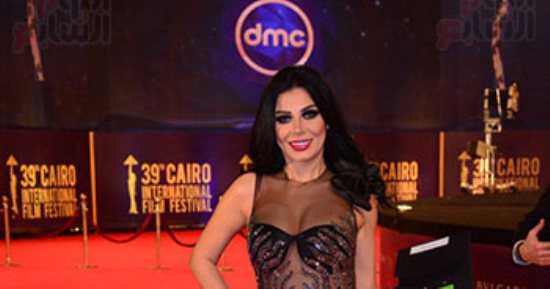 إليزابيث هيرلى وكندة علوش وماجد الكدوانى يصلون مهرجان القاهرة السينمائى (صور)