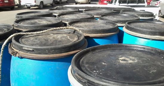 صور.. ضبط سيارة تحمل 1500 لتر لبن داخل براميل مواد كيماوية ببورسعيد