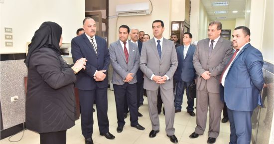صور.. محافظ أسيوط يتفقد مركز خدمة المواطنين بحضور وفد مجلس الوزراء