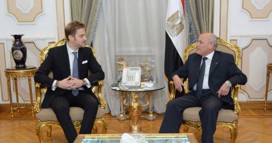 "العصار" يلتقى وزير الأعمال الرومانى لبحث سبل التعاون المشترك