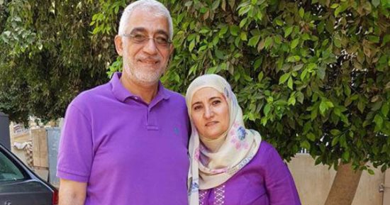 حفيدة القرضاوى تحرض مايك بنس ضد مصر للإفراج عن والديها