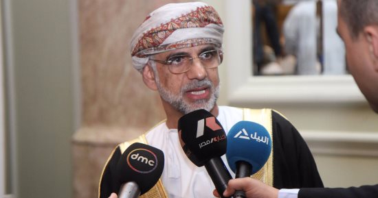 سلطنة عمان ترحّل 67 متسللًا عبر مطار مسقط الدولى