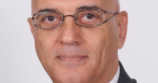الرئيس الفلسطينى يمنح محمد سلماوى وسام التألق