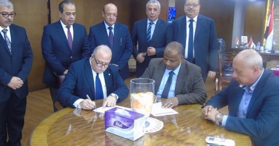 القابضة للصناعات الغذائية توقع عقد حصرى لاستيراد اللحوم الطازجة مع السودان