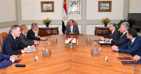 السيسي يستقبل رئيس "شنايدر اليكتريك" العالمية ويؤكد أهمية نقل التكنولوجيا لمصر 