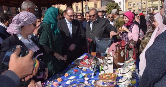 صور.. محافظ بنى سويف يفتتح أول معرض للقرى المنتجة بحديقة النصر