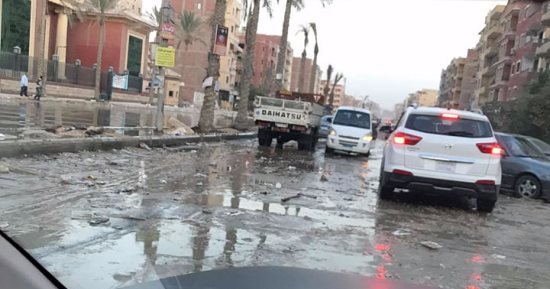 صور.. غرق شوارع الهضبة الوسطى بحى المقطم بسبب انهيار شبكات الصرف الصحى