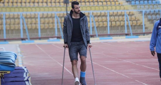 صورة.. متولى يظهر فى تدريبات الإسماعيلى على "عكازين"
