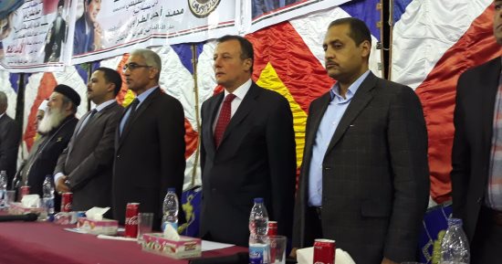 صور.. دقيقة حداد على أرواح الشهداء بالمؤتمر الشعبى لتأييد السيسى فى قنا 