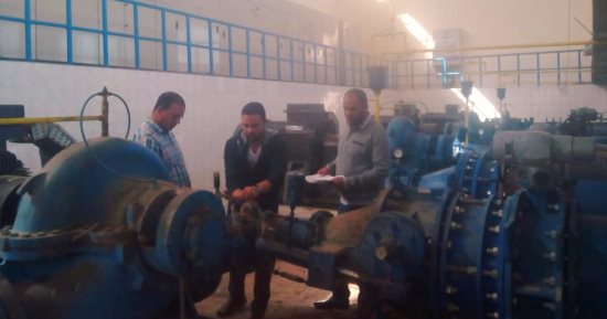 صور.. "حماية المستهلك" بالأقصر يفحص عينات مياه للتأكد من خلوها من العكارة