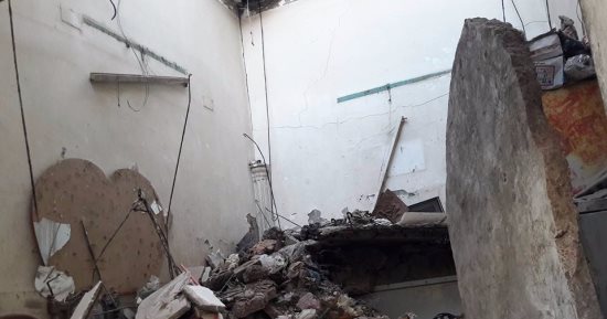 انهيار جزء من مبنى قديم على عقار مجاور له بالدقهلية