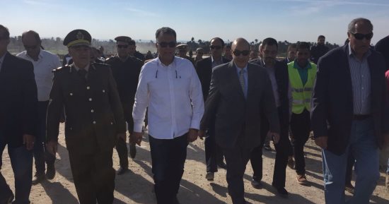 وزير النقل يتابع مشروعات الطرق والكبارى والسكك الحديدية فى صعيد مصر 