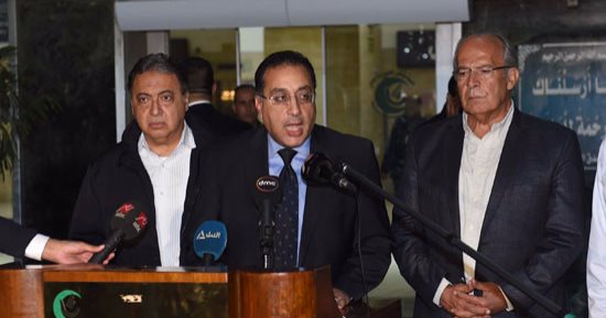  القائم بأعمال رئيس الوزراء يزور مصابى حادث مسجد الروضة بمعهد ناصر