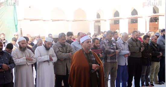 إمام مسجد الأزهر: المتطرفون لا دين ولا عهد لهم (صور)