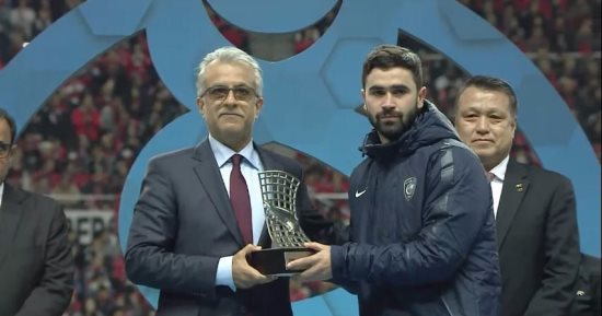 عمر خربين مهاجم الهلال السعودى يحصد جائزة "هداف آسيا"